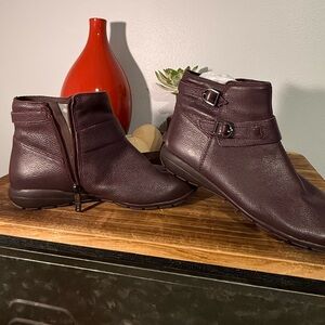 Women’s Easy Spirit Burgundy Genuine Leather Ankle Boots‎